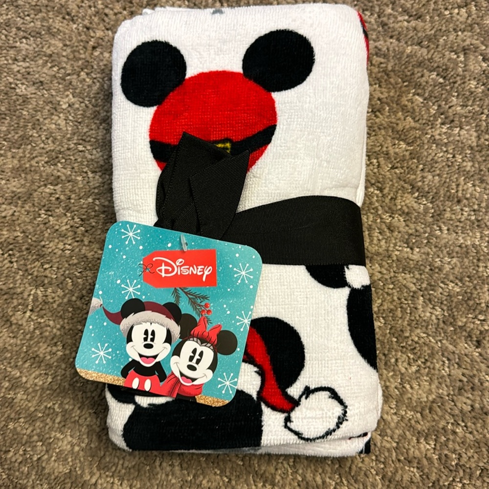 Mickey Disney 2 pack Christmas Hand Towels NWT